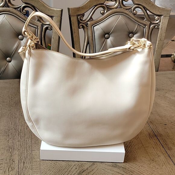 Coach cream colored hobo shoulder bag Ivory cream color🤍 - Picture 3 of 12
